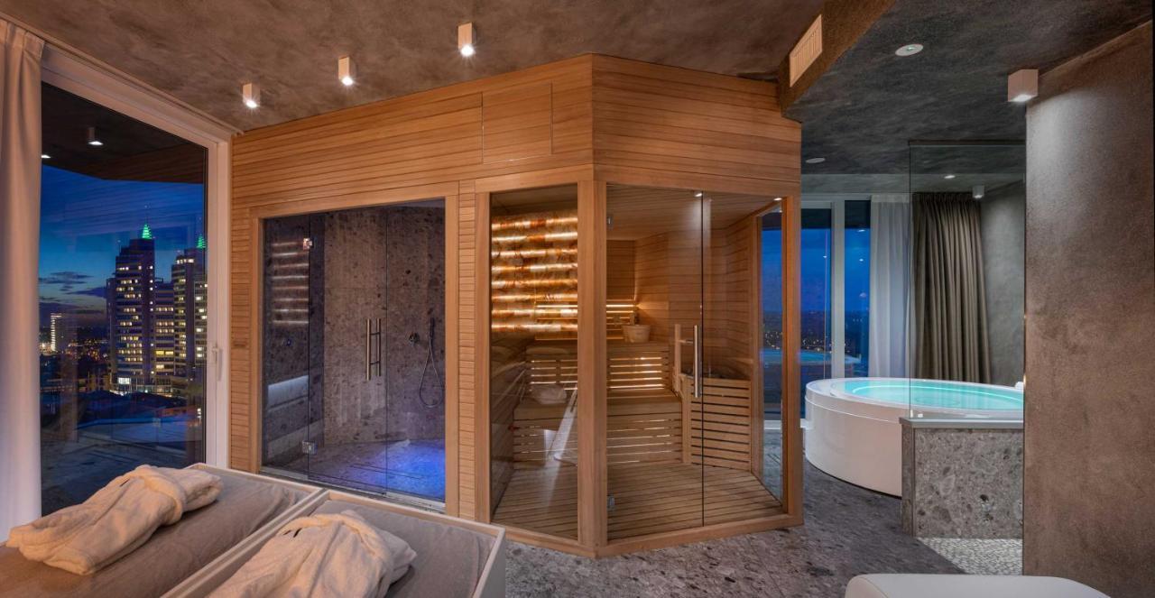 J44 Lifestyle Hotel Τζεσόλο Λίντο Εξωτερικό φωτογραφία A modern Finnish sauna