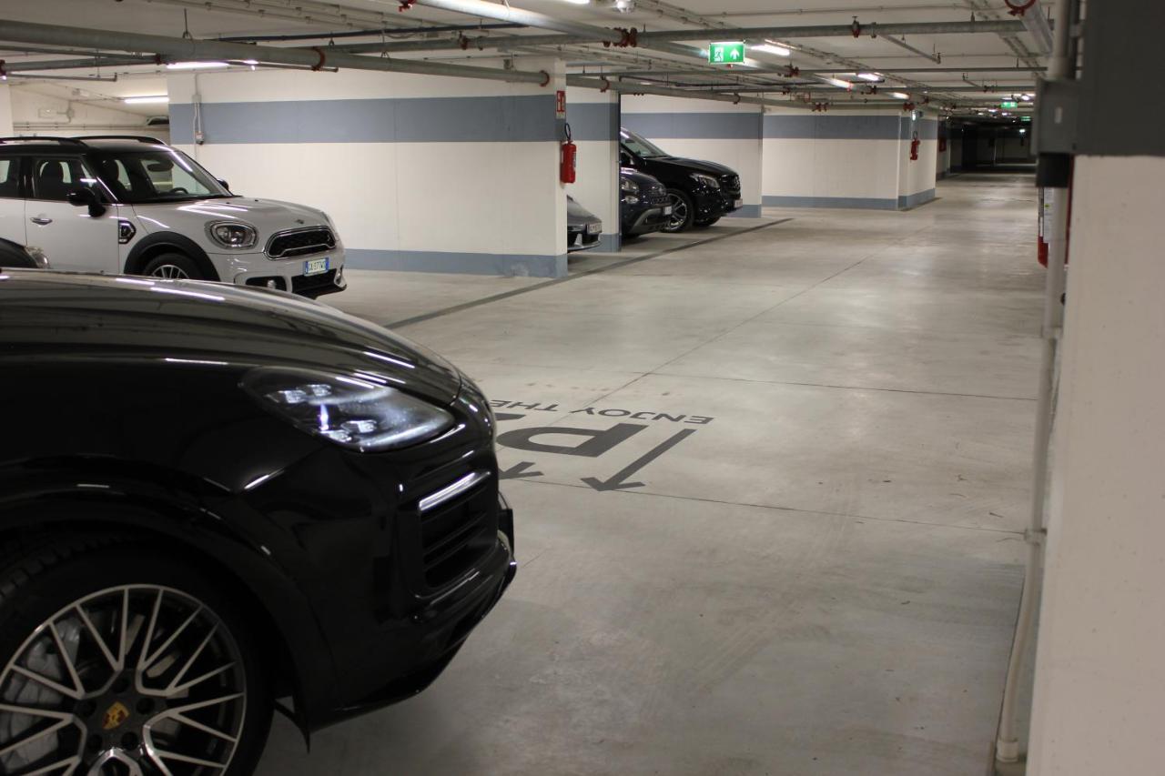 J44 Lifestyle Hotel Τζεσόλο Λίντο Εξωτερικό φωτογραφία The car park at the new terminal