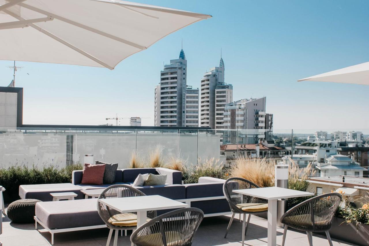 J44 Lifestyle Hotel Τζεσόλο Λίντο Εξωτερικό φωτογραφία The rooftop lounge at the Hotel