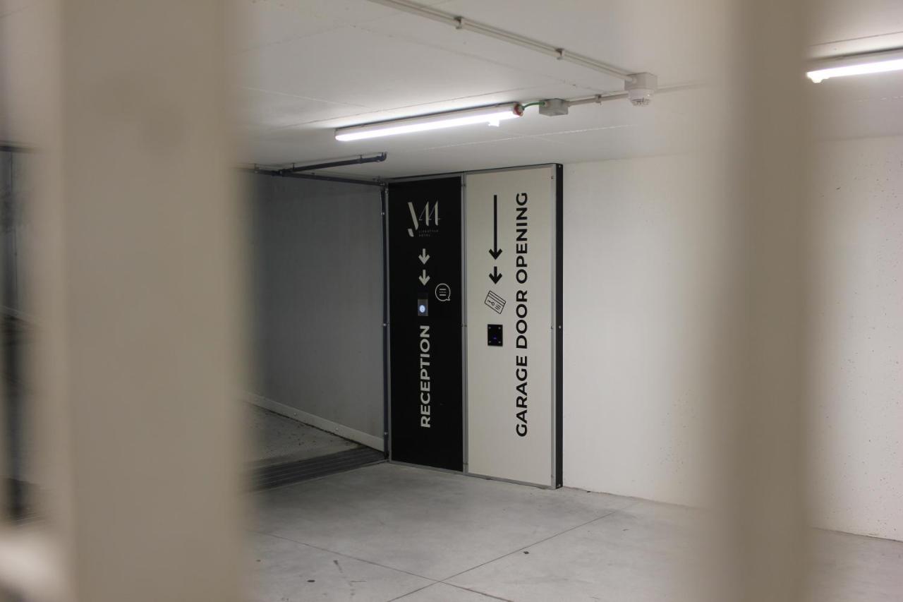 J44 Lifestyle Hotel Τζεσόλο Λίντο Εξωτερικό φωτογραφία Automatic door