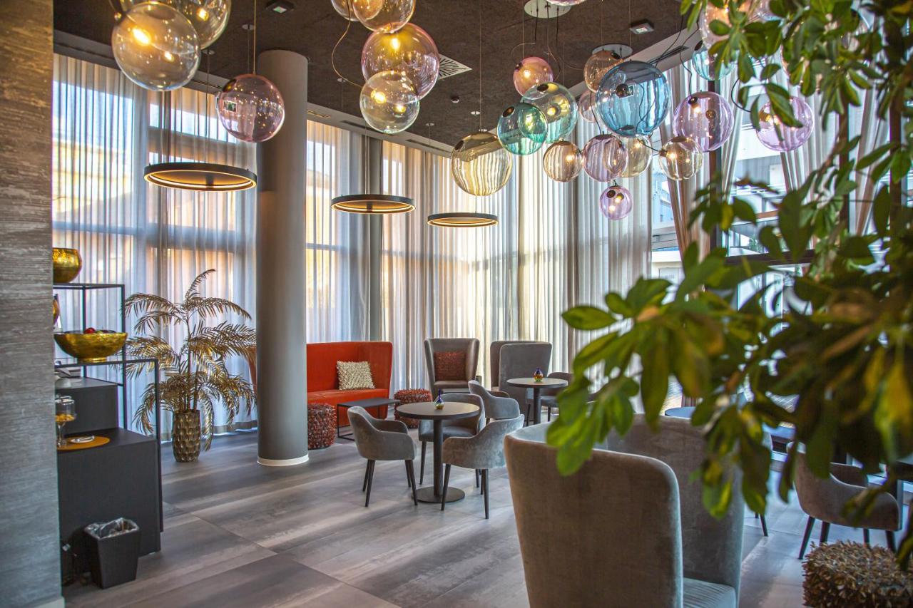 J44 Lifestyle Hotel Τζεσόλο Λίντο Εξωτερικό φωτογραφία The lounge at the airport