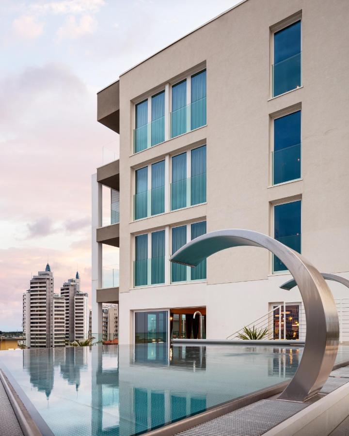 J44 Lifestyle Hotel Τζεσόλο Λίντο Εξωτερικό φωτογραφία The Infinity Pool at The Ivy