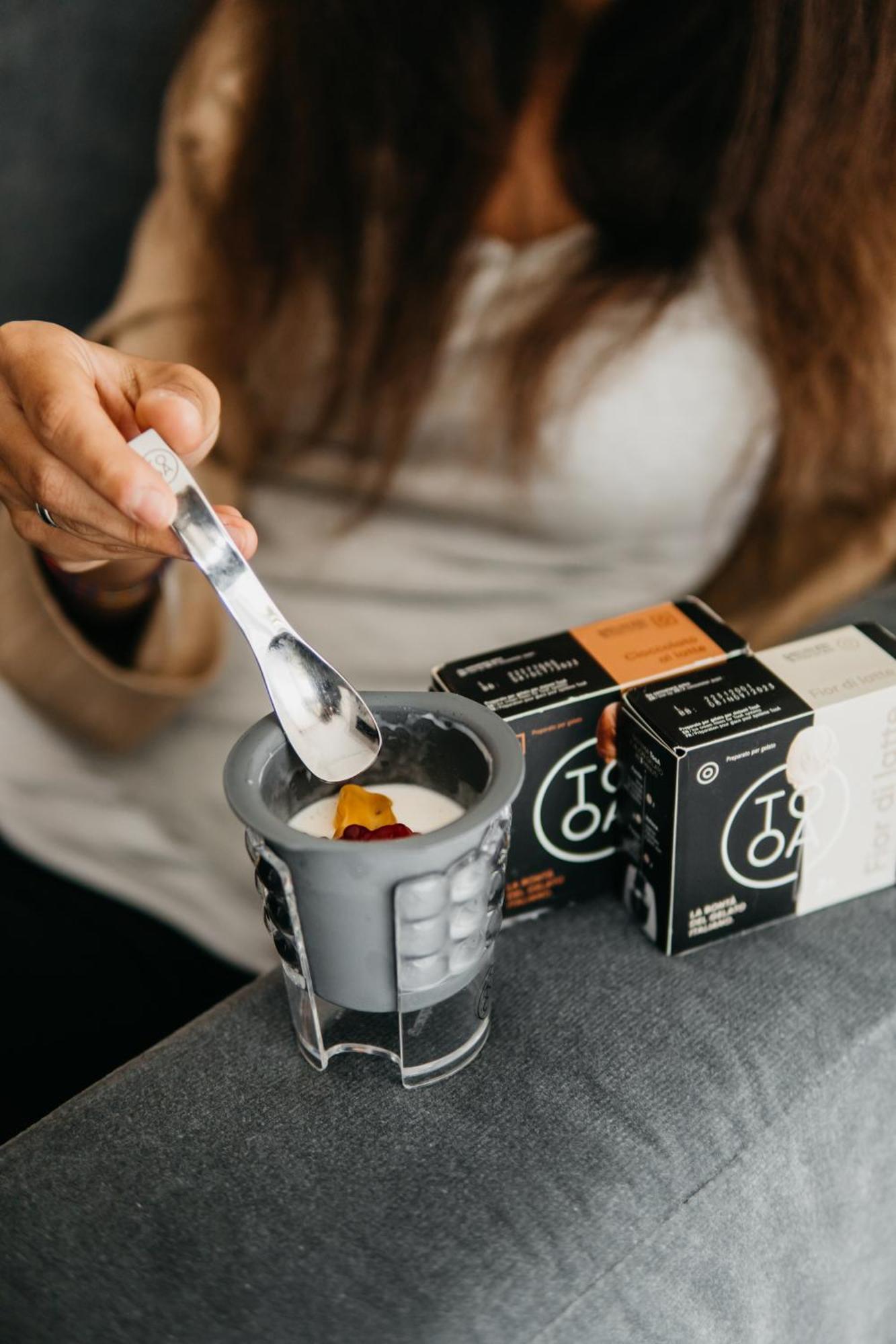 J44 Lifestyle Hotel Τζεσόλο Λίντο Εξωτερικό φωτογραφία Preparation of a turmeric latte