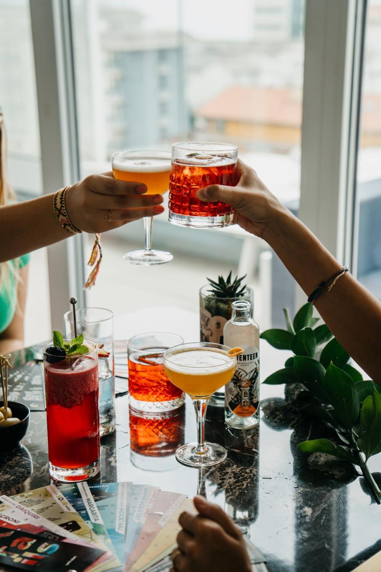 J44 Lifestyle Hotel Τζεσόλο Λίντο Εξωτερικό φωτογραφία A selection of cocktails